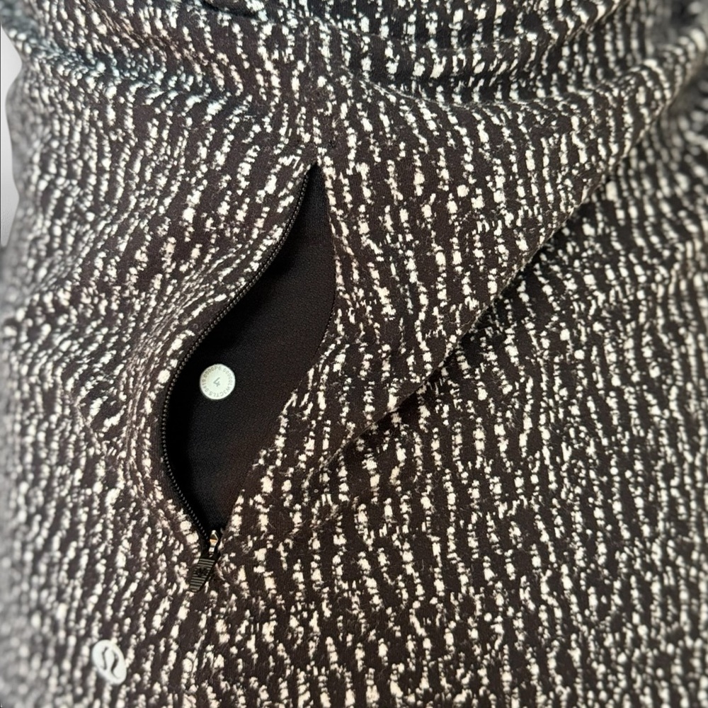 🖤 Lululemon Long Sleeve — Black White — Size 4 🖤 - Picture 5 of 6